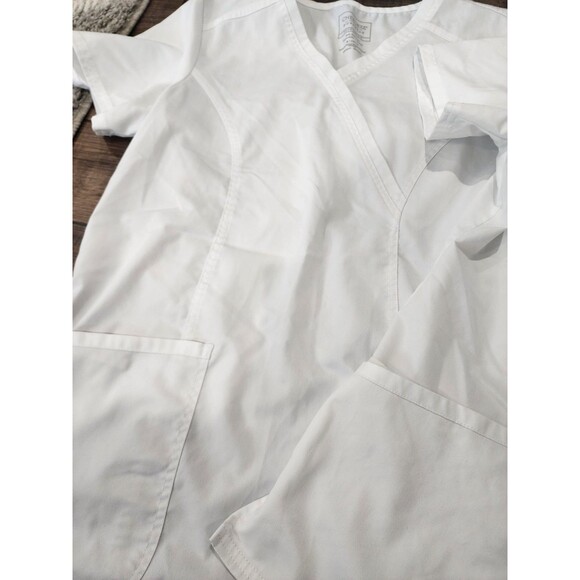 2 Cherokee Workwear Revolution Women's Scrub Top Size Small White V-neck - Picture 3 of 8